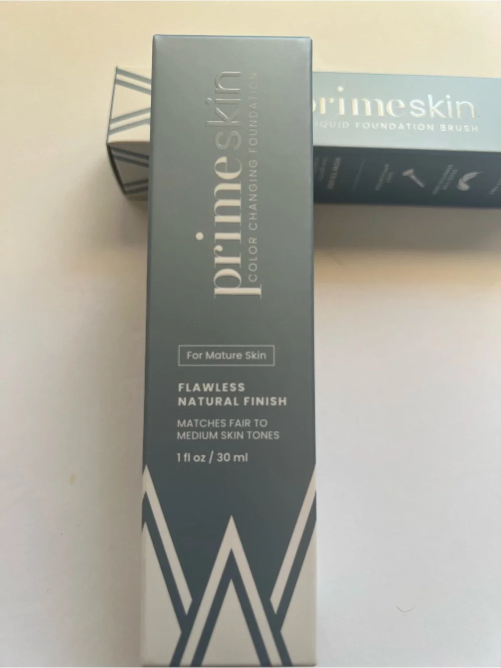 Prime Prometics Color Changing Foundation & Brush - Light - Med Coverage 1 fl oz